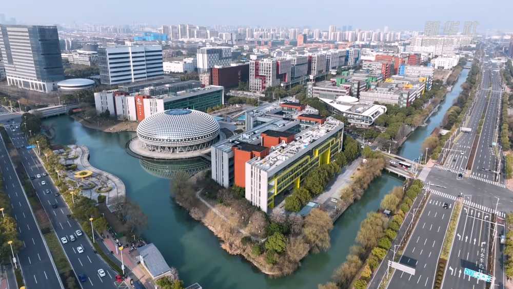 政策托舉與電商賦能 上海企業(yè)開(kāi)拓外貿(mào)內(nèi)銷新格局